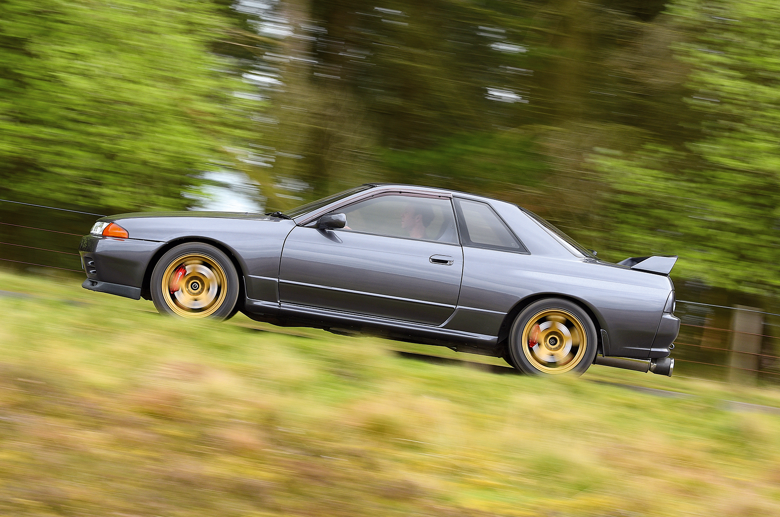 Nissan Skyline R32 meets its 2000GT-R ancestor | Classic & Sports Car